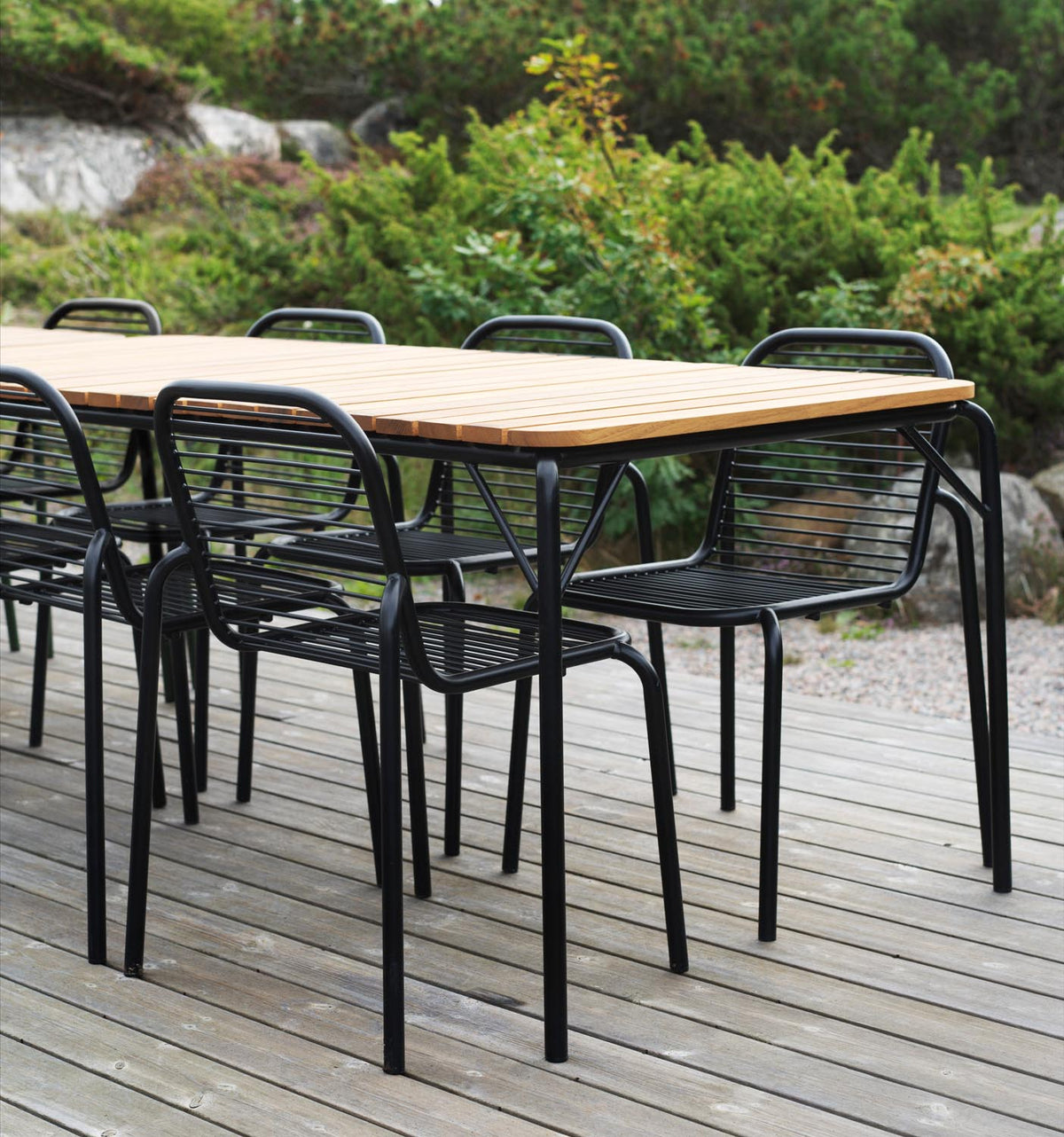 Vig Robinia Tisch in Dunkelgrün präsentiert im Onlineshop von KAQTU Design AG. Gartentisch ist von Normann Copenhagen