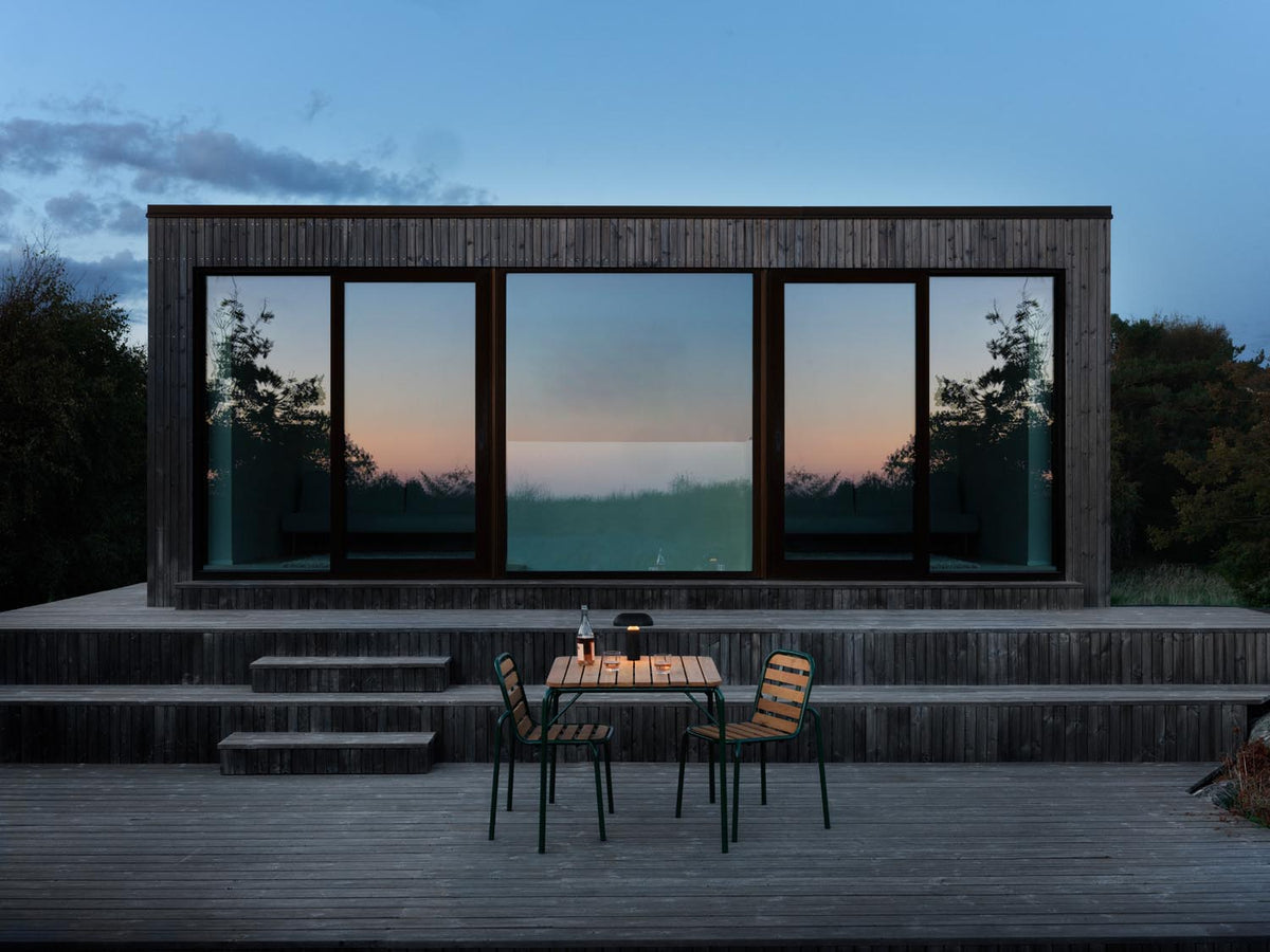 Vig Tisch 90 x 90 cm in Dunkelgrün präsentiert im Onlineshop von KAQTU Design AG. Gartentisch ist von Normann Copenhagen