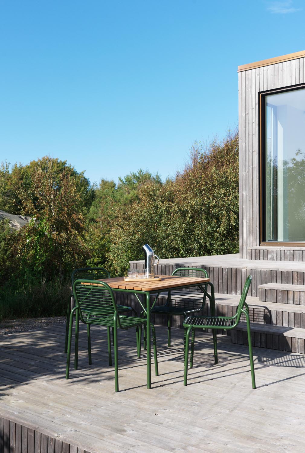 Vig Tisch 90 x 90 cm in Dunkelgrün präsentiert im Onlineshop von KAQTU Design AG. Gartentisch ist von Normann Copenhagen