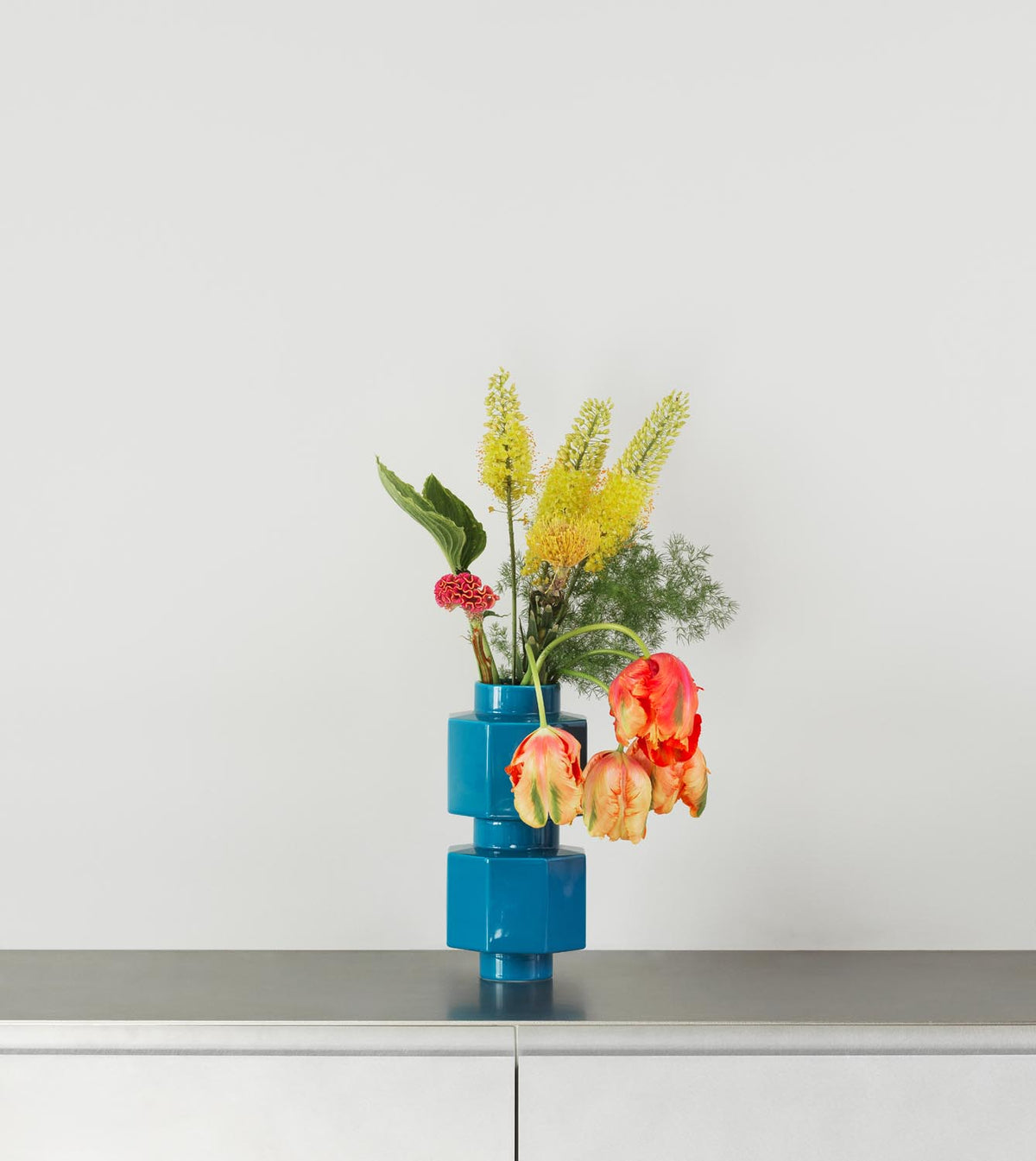Deko Object H5 in Petrol Blue präsentiert im Onlineshop von KAQTU Design AG. Kunstgegenstände ist von Normann Copenhagen