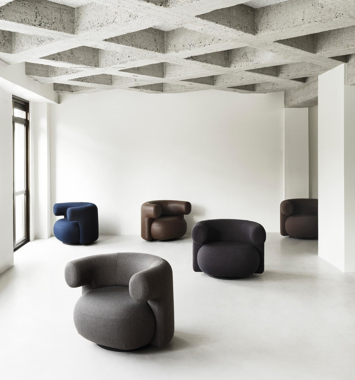 Burra Lounge-Sessel mit Rückdrehfunktion Hallingdal in Hallingdal 110 präsentiert im Onlineshop von KAQTU Design AG. Drehsessel ist von Normann Copenhagen