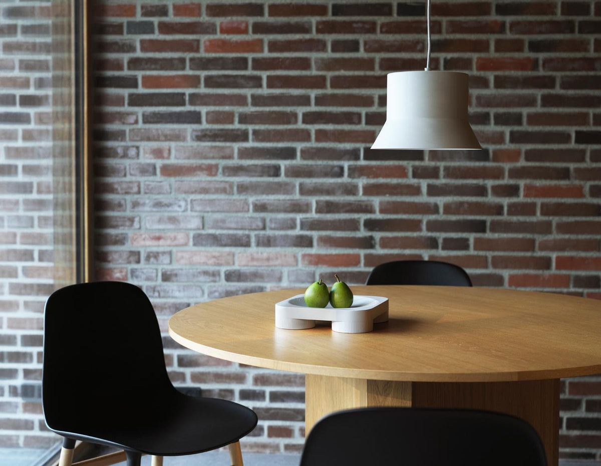 Blue Tisch in Eiche präsentiert im Onlineshop von KAQTU Design AG. Esstisch ist von Normann Copenhagen