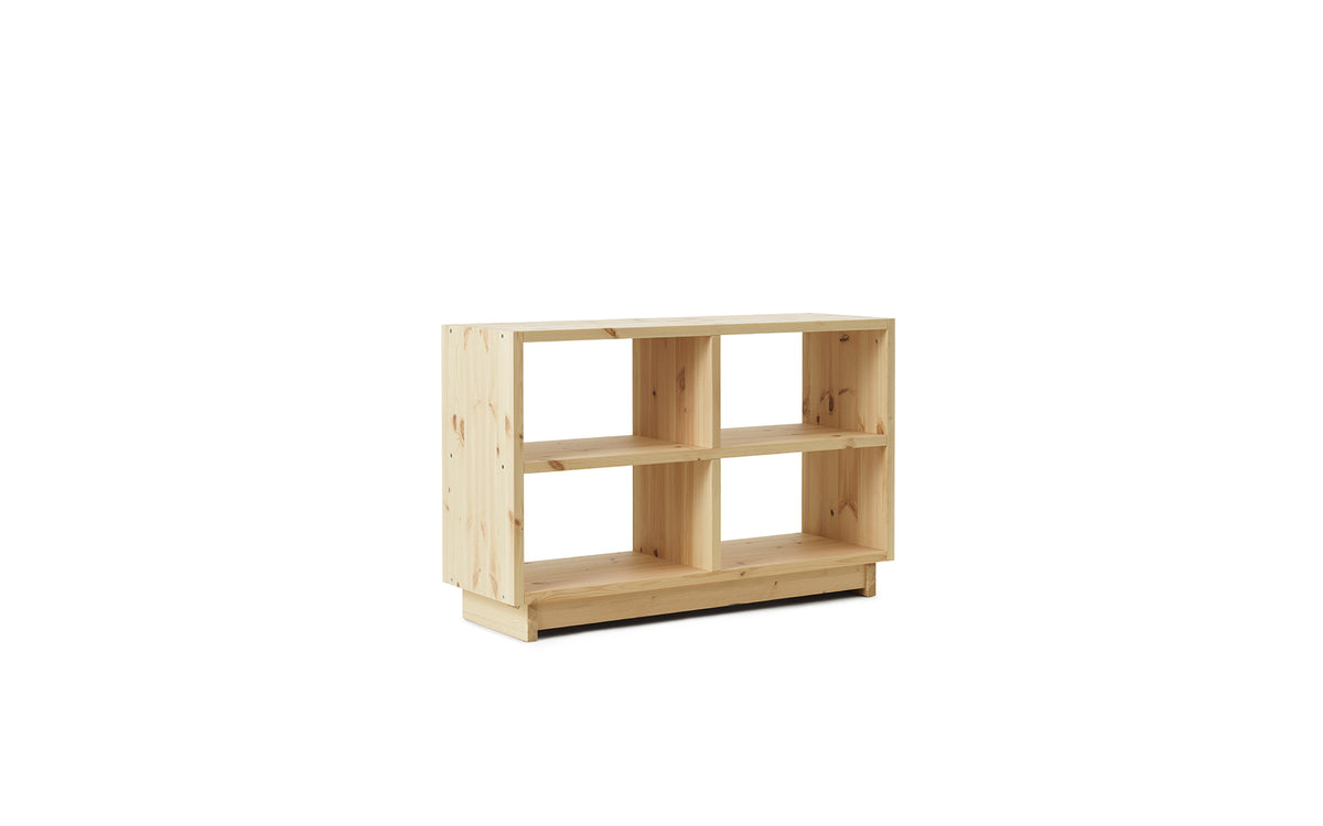 Fyr Bücherregal in Beige präsentiert im Onlineshop von KAQTU Design AG. Bücherregal ist von Normann Copenhagen