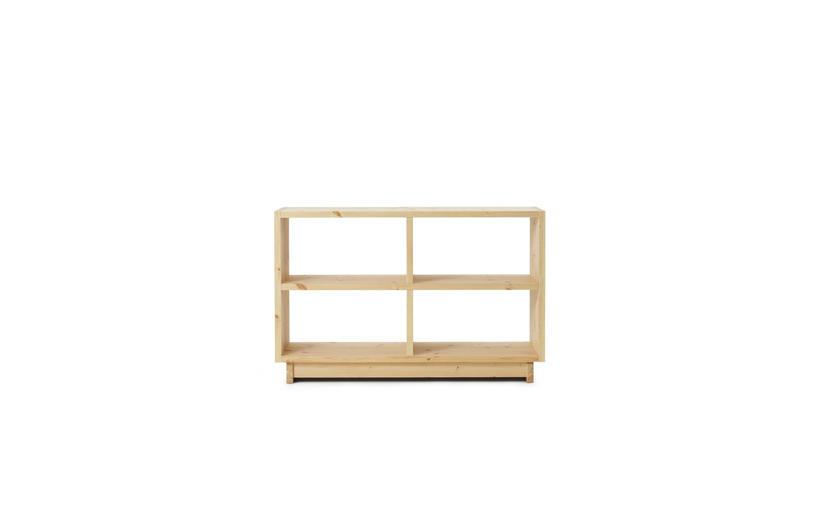 Fyr Bücherregal in Beige präsentiert im Onlineshop von KAQTU Design AG. Bücherregal ist von Normann Copenhagen