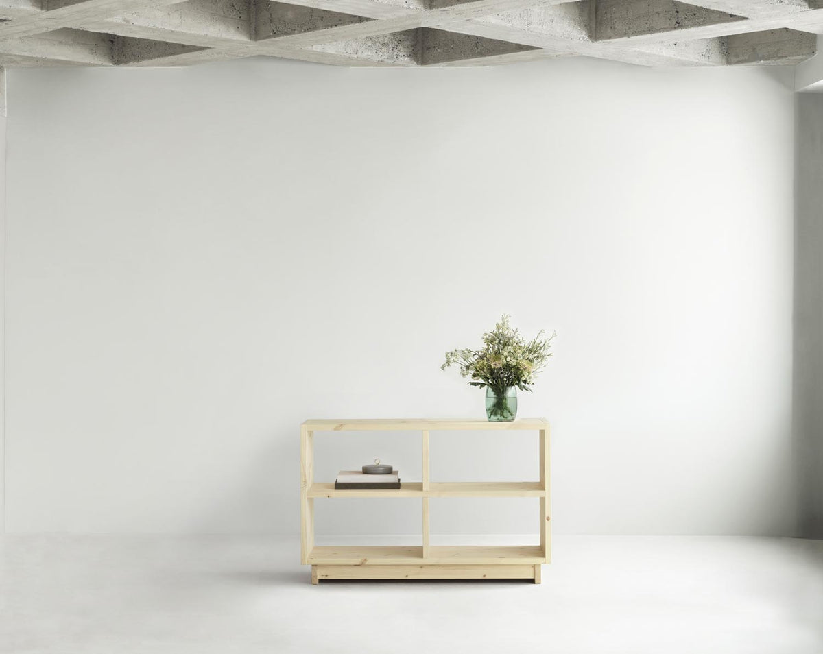 Fyr Bücherregal in Beige präsentiert im Onlineshop von KAQTU Design AG. Bücherregal ist von Normann Copenhagen