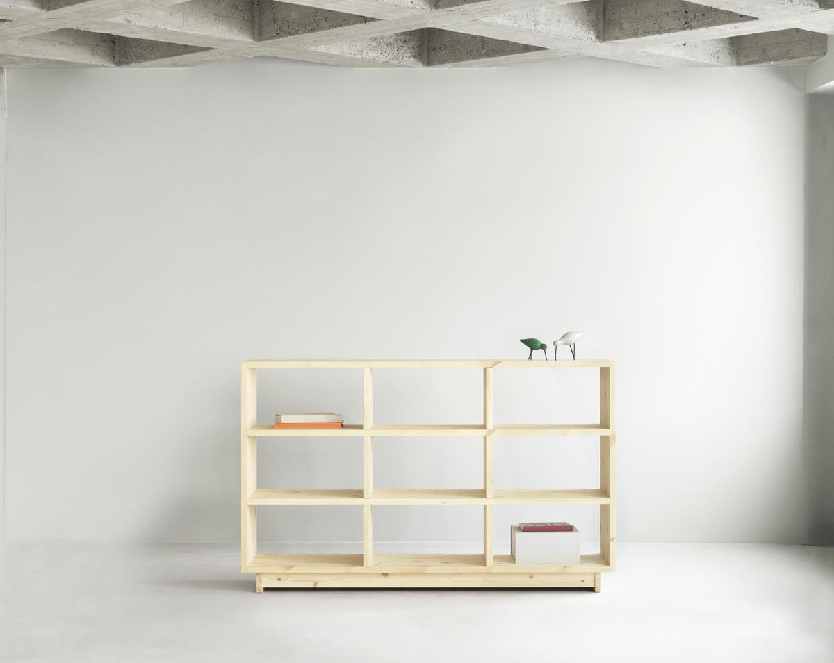 Fyr Bücherregal in Beige präsentiert im Onlineshop von KAQTU Design AG. Bücherregal ist von Normann Copenhagen