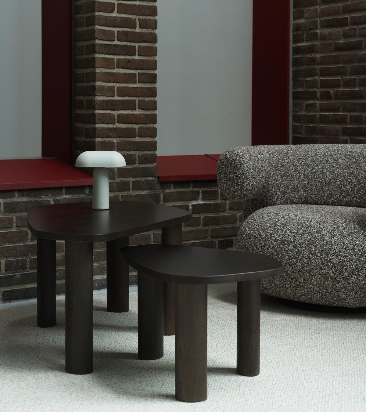 Sculp Couchtisch Gross Braun Gebeiztes Eschenholz in Brown präsentiert im Onlineshop von KAQTU Design AG. Couchtisch ist von Normann Copenhagen