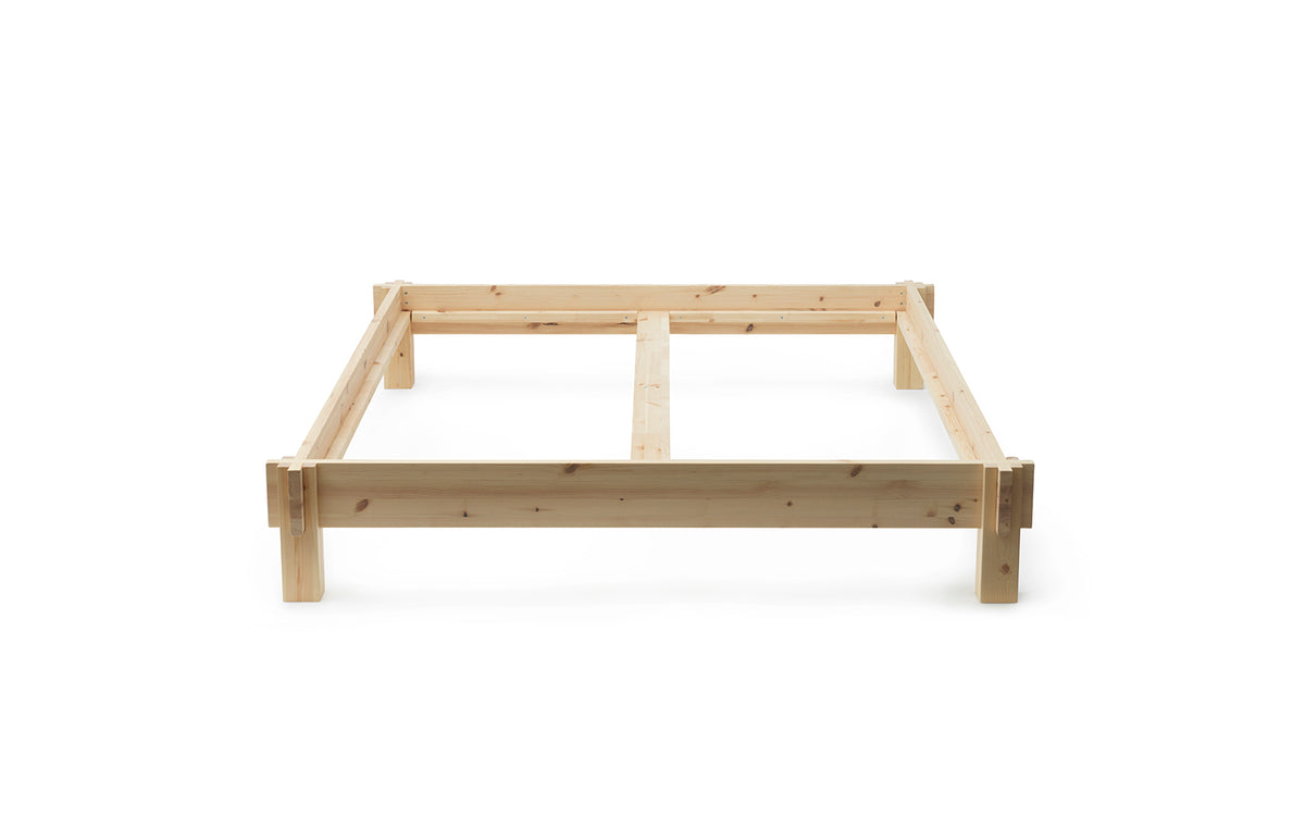 Notch Bettgestell in  präsentiert im Onlineshop von KAQTU Design AG. Bett ist von Normann Copenhagen