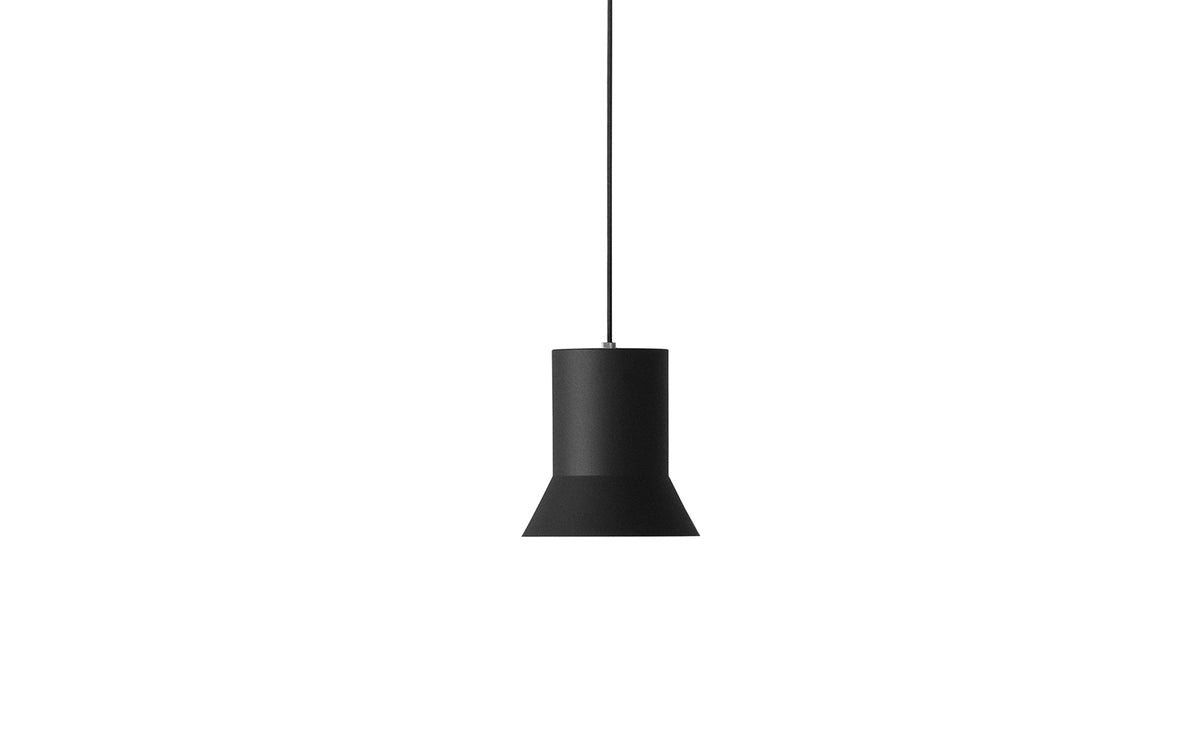 Hat Leuchte Mittel EU in  präsentiert im Onlineshop von KAQTU Design AG. Pendelleuchte ist von Normann Copenhagen