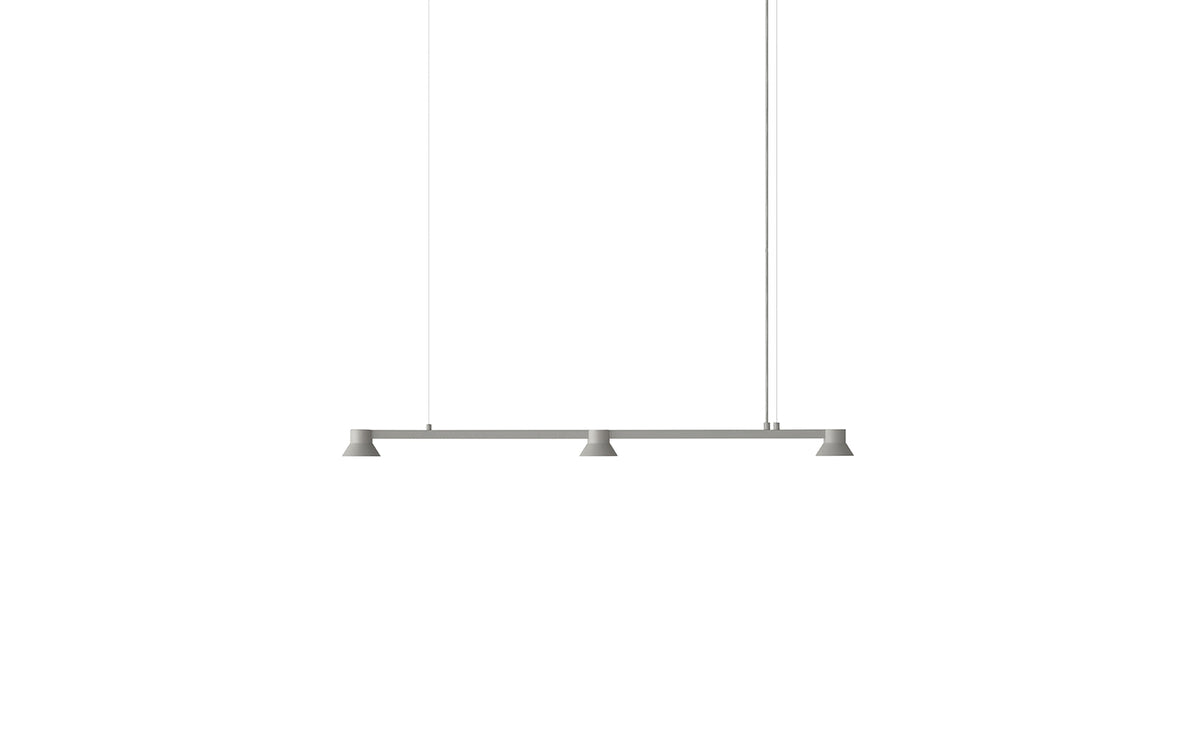 Hat Leuchte Linear Klein EU in  präsentiert im Onlineshop von KAQTU Design AG. Pendelleuchte ist von Normann Copenhagen