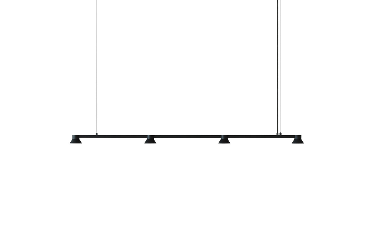 Hat Leuchte Linear Gross EU in  präsentiert im Onlineshop von KAQTU Design AG. Pendelleuchte ist von Normann Copenhagen