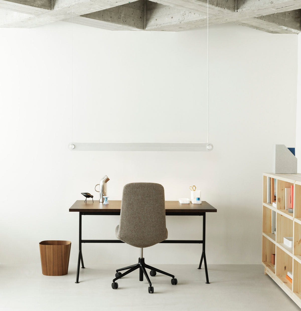 Dim Linear Lampe EU Gebürstetes Aluminium in Gebürstetes Aluminium präsentiert im Onlineshop von KAQTU Design AG. Pendelleuchte ist von Normann Copenhagen