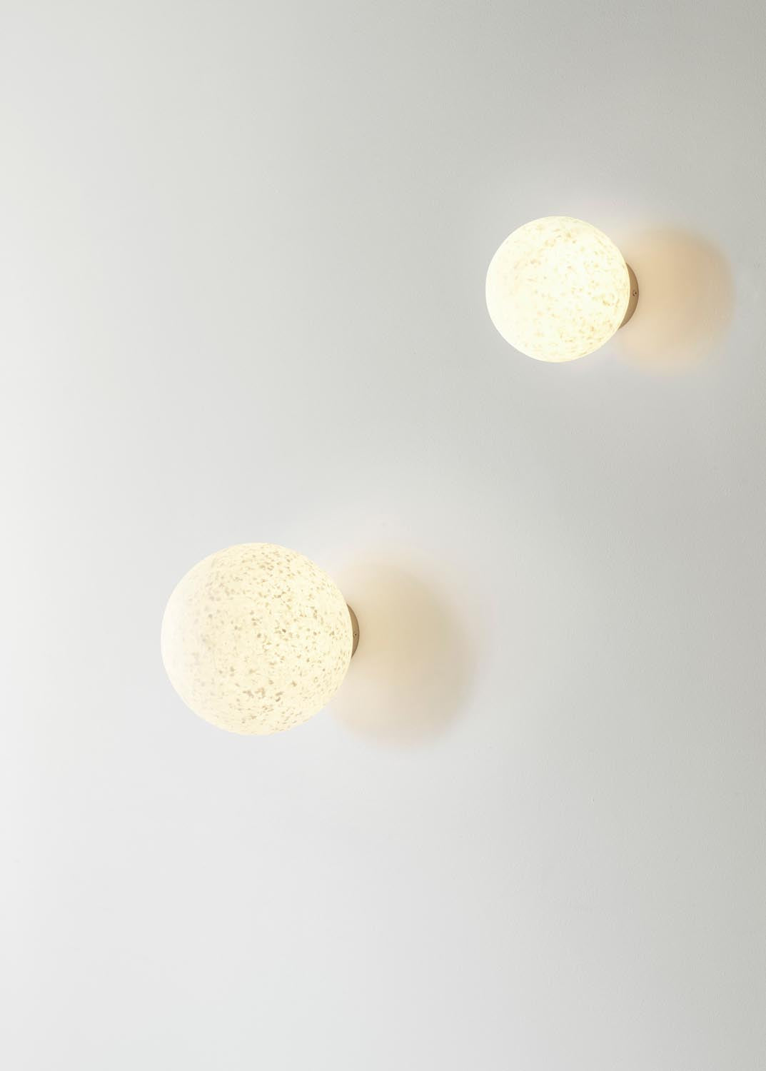 Pix Lamp Wandleuchte Ø20 in White präsentiert im Onlineshop von KAQTU Design AG. Wandleuchte ist von Normann Copenhagen