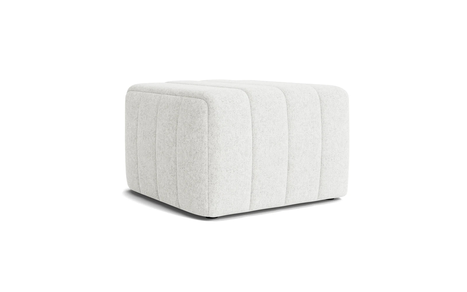 Der Scene Pouf von Normann Copenhagen: Rechteckig, gesteppt, komfortabel. Vielseitig anpassbar für jedes Interieur.