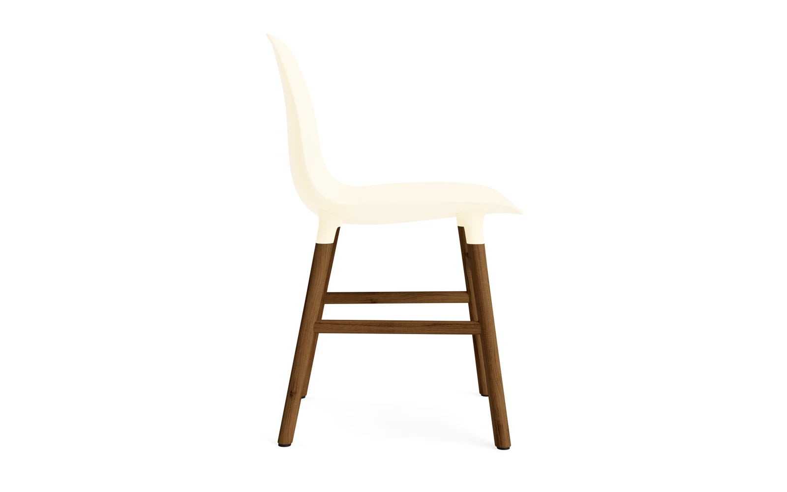 Form Stuhl Creme/Walnuss in  präsentiert im Onlineshop von KAQTU Design AG. Stuhl ist von Normann Copenhagen