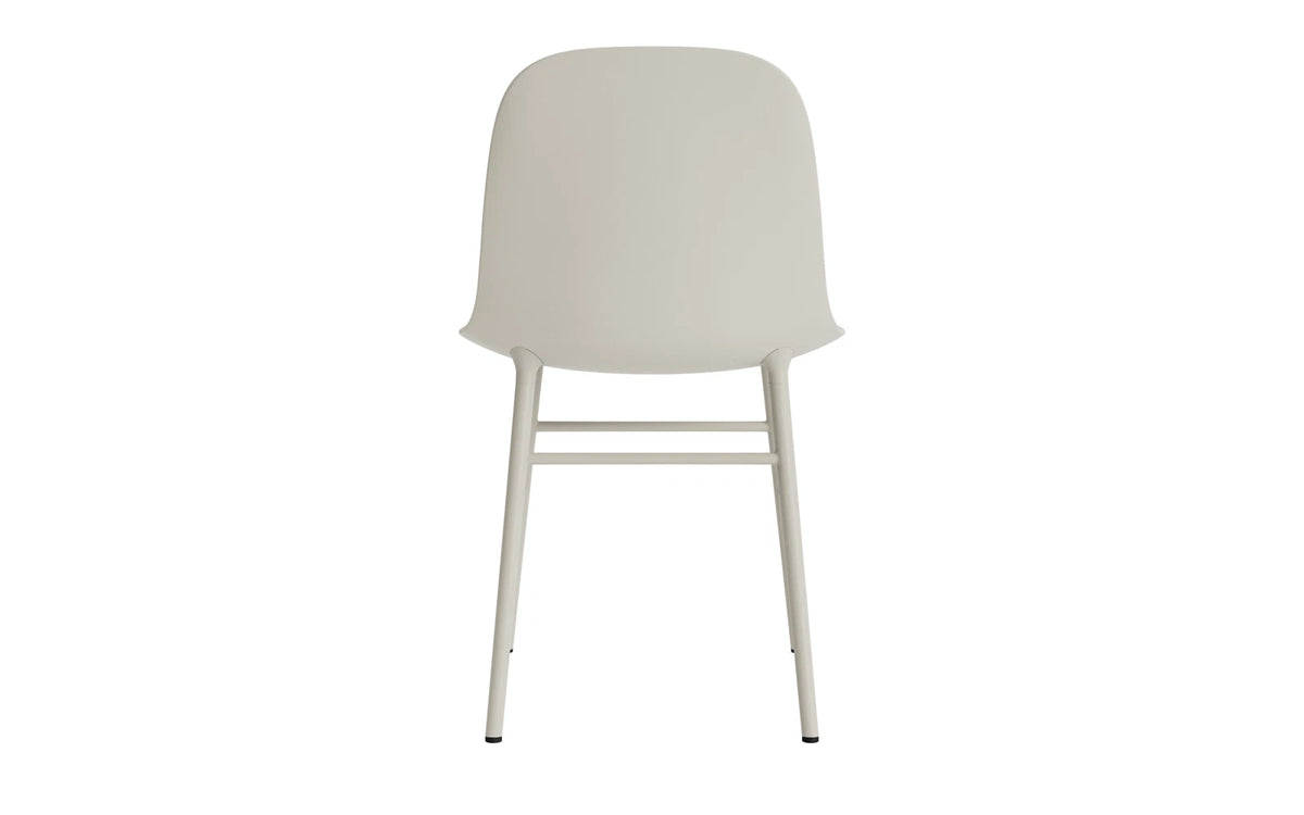 Form Stuhl Hellgrau in Hellgrau präsentiert im Onlineshop von KAQTU Design AG. Stuhl ist von Normann Copenhagen