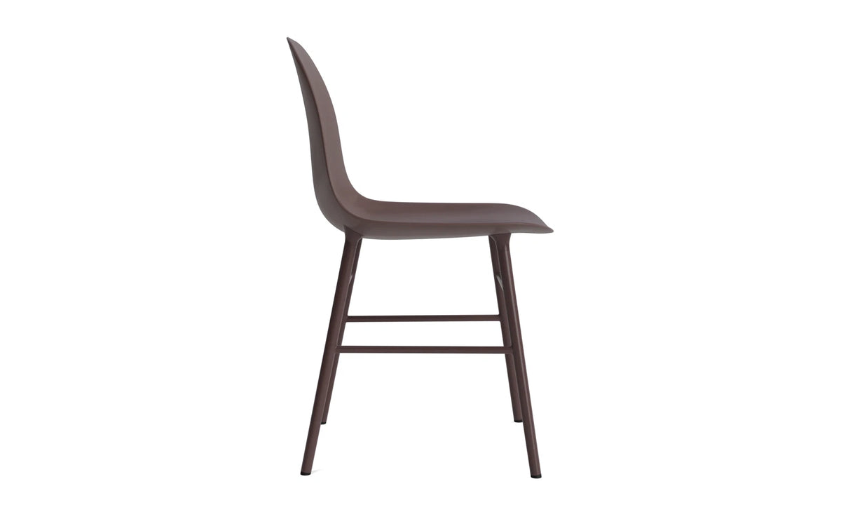 Form Stuhl Braun in Braun präsentiert im Onlineshop von KAQTU Design AG. Stuhl ist von Normann Copenhagen