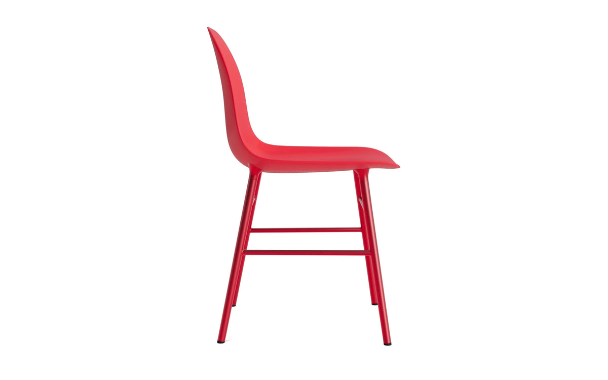 Form Stuhl Leuchtendes Rot in Leuchtendes Rot präsentiert im Onlineshop von KAQTU Design AG. Stuhl ist von Normann Copenhagen