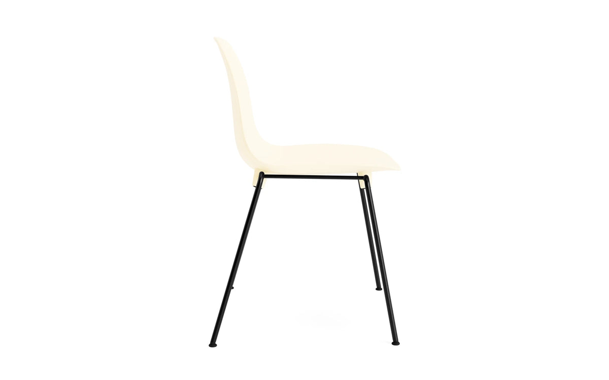 Form Stapelstuhl Schwartz Stahl Creme in Creme präsentiert im Onlineshop von KAQTU Design AG. Stuhl ist von Normann Copenhagen