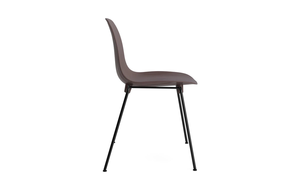 Form Stapelstuhl Schwartz Stahl Braun in Braun präsentiert im Onlineshop von KAQTU Design AG. Stuhl ist von Normann Copenhagen