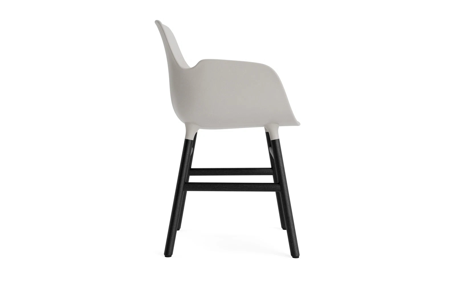 Form Lehnstuhl Warmes Grau/schwarz in  präsentiert im Onlineshop von KAQTU Design AG. Stuhl mit Armlehne ist von Normann Copenhagen