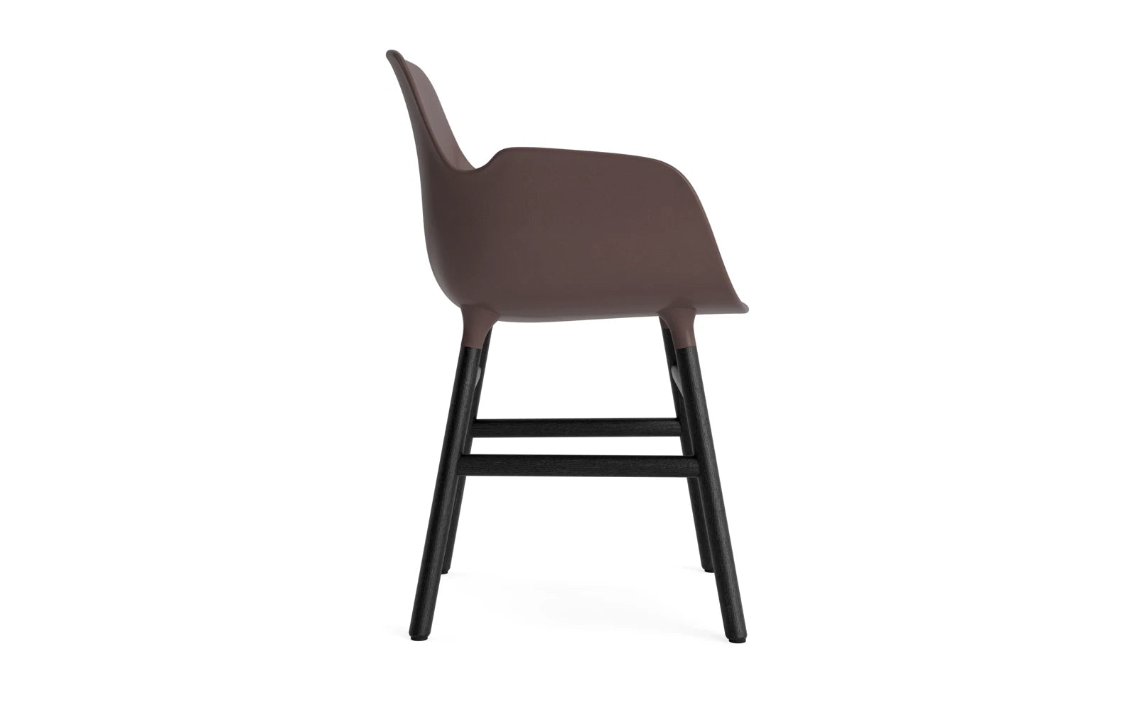 Form Lehnstuhl Braun/schwarz in  präsentiert im Onlineshop von KAQTU Design AG. Stuhl mit Armlehne ist von Normann Copenhagen