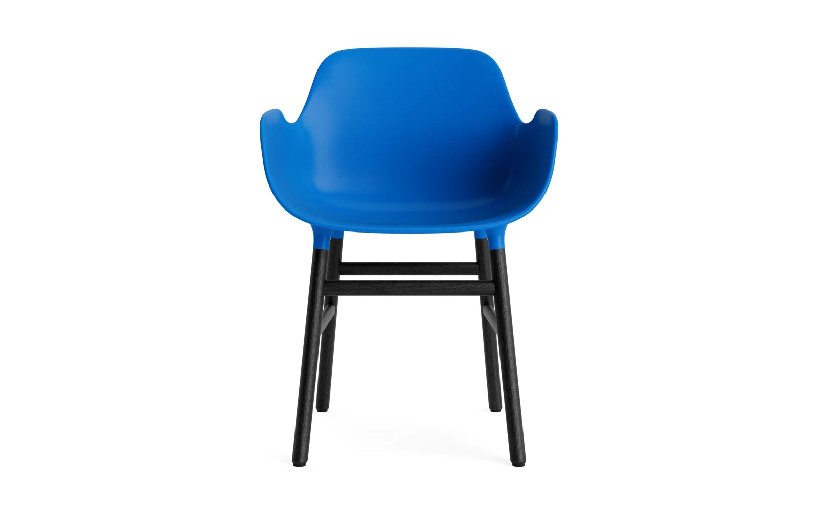 Form Lehnstuhl Leuchtendes Blau/schwarz in  präsentiert im Onlineshop von KAQTU Design AG. Stuhl mit Armlehne ist von Normann Copenhagen