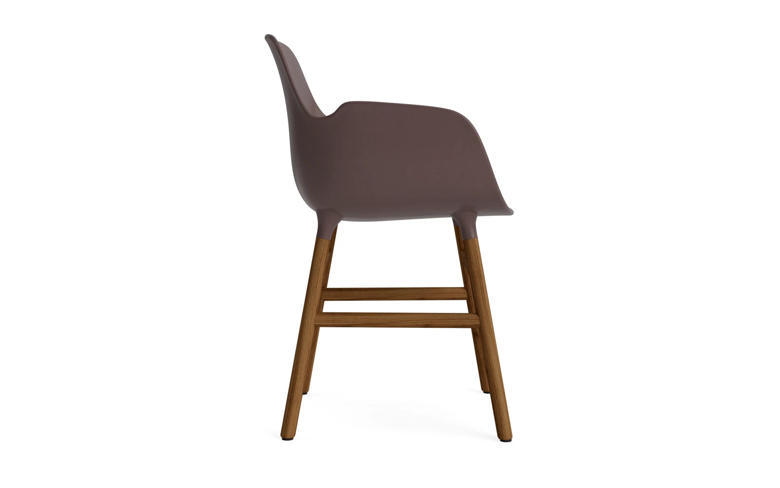Form Lehnstuhl Braun/Walnuss in  präsentiert im Onlineshop von KAQTU Design AG. Stuhl mit Armlehne ist von Normann Copenhagen