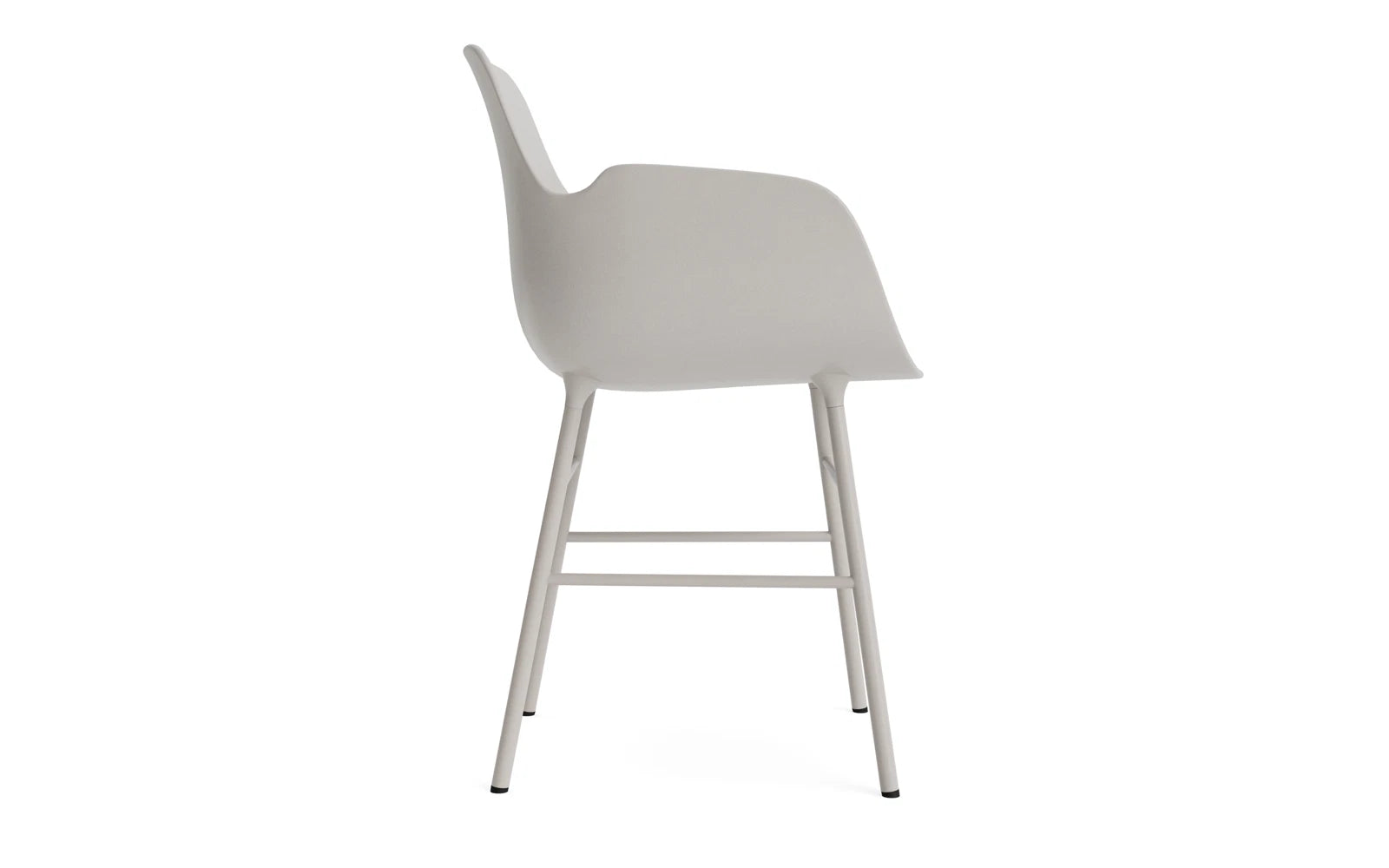 Form Lehnstuhl Stahl Warmes grau in  präsentiert im Onlineshop von KAQTU Design AG. Stuhl mit Armlehne ist von Normann Copenhagen
