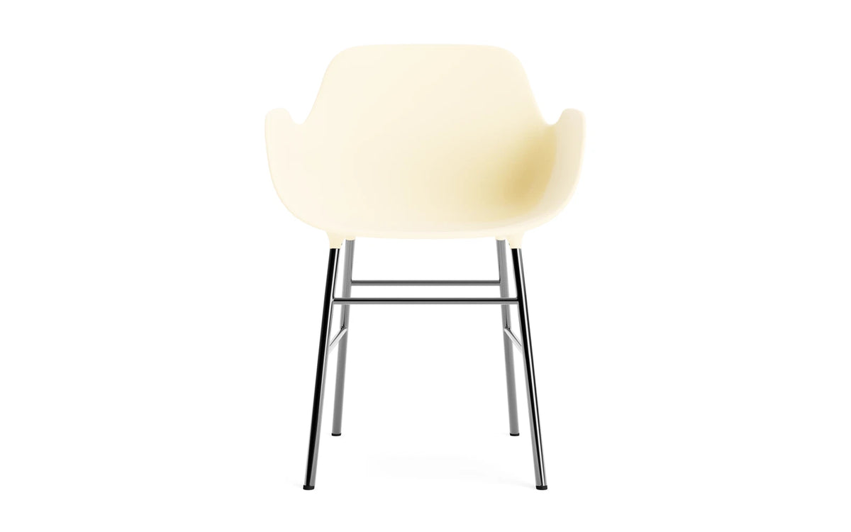 Form Lehnstuhl Chrom Creme in Creme/ chrom präsentiert im Onlineshop von KAQTU Design AG. Stuhl mit Armlehne ist von Normann Copenhagen