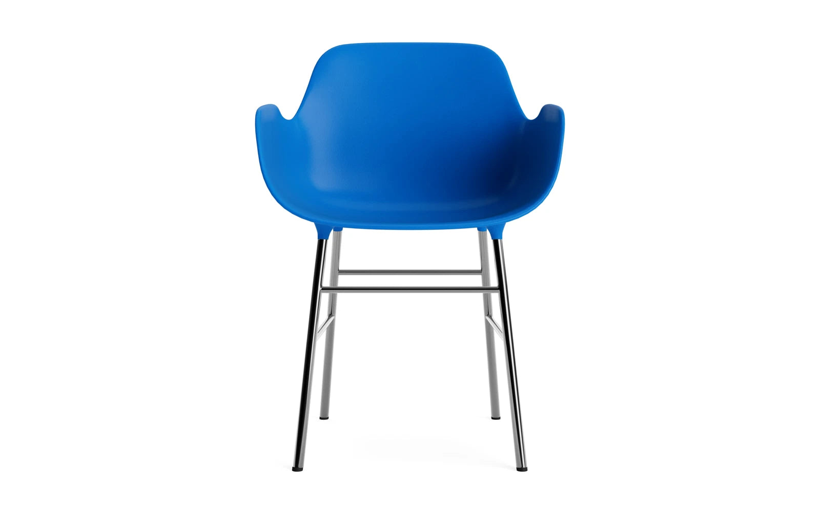 Form Lehnstuhl Chrom Leuchtendes Blau in  präsentiert im Onlineshop von KAQTU Design AG. Stuhl mit Armlehne ist von Normann Copenhagen