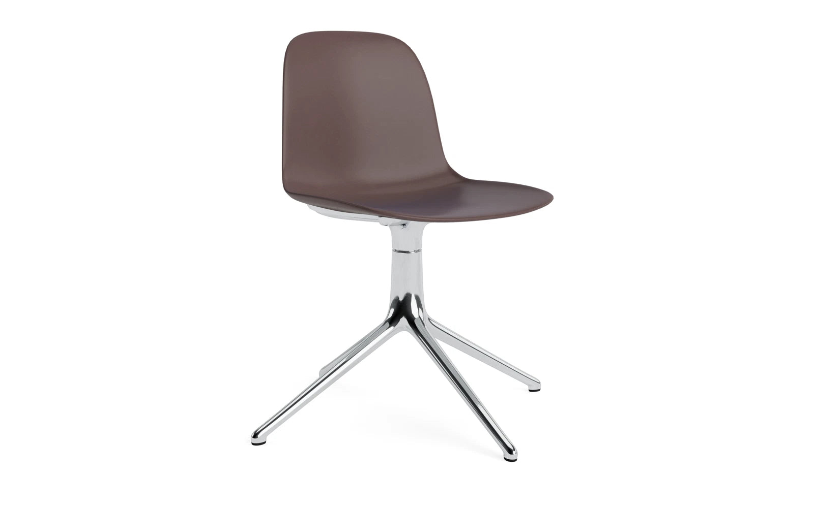 Form Drehstuhl Braun/Aluminium in  präsentiert im Onlineshop von KAQTU Design AG. Drehstuhl ist von Normann Copenhagen
