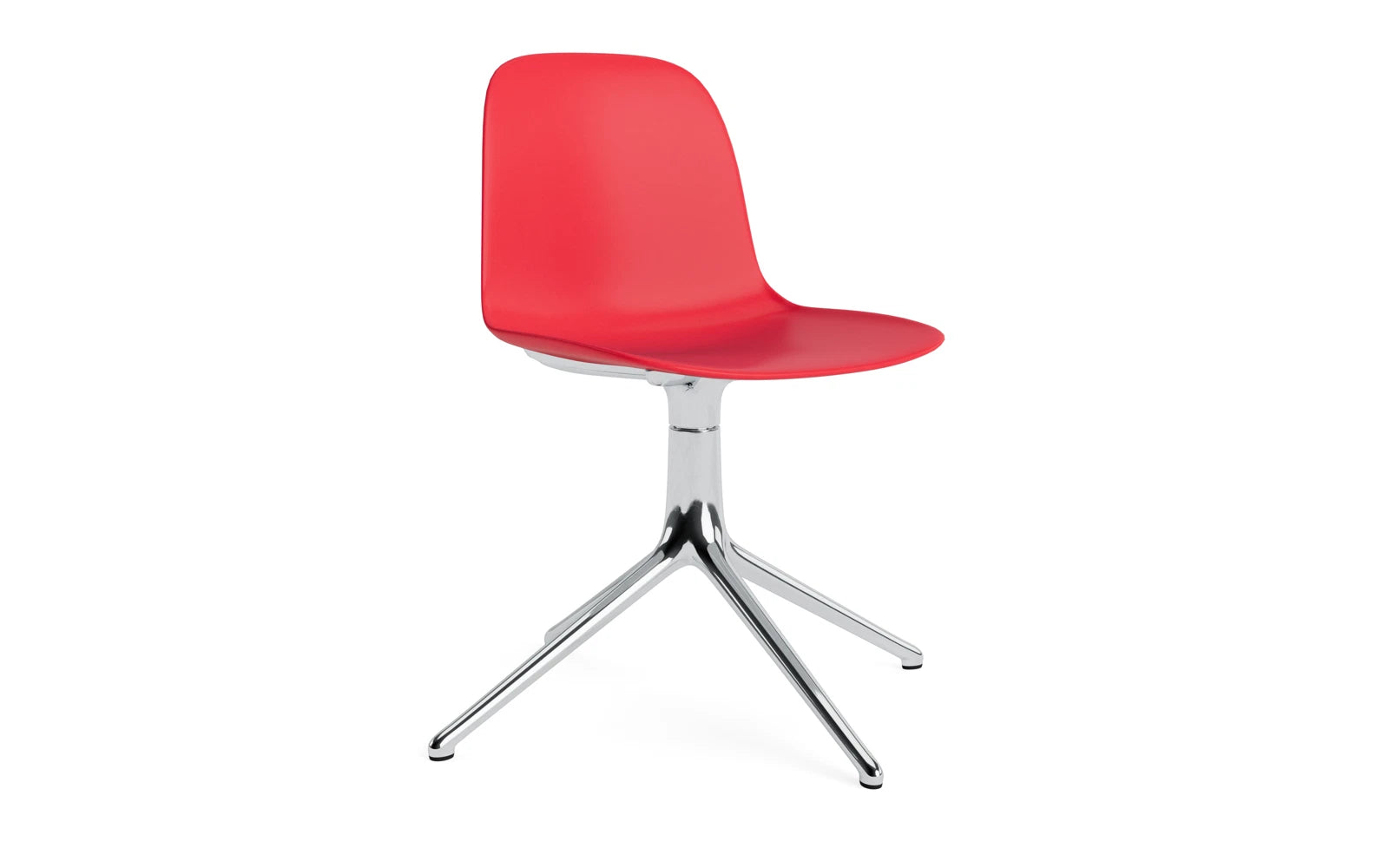 Form Drehstuhl Leuchtendes Rot/Aluminium in  präsentiert im Onlineshop von KAQTU Design AG. Drehstuhl ist von Normann Copenhagen