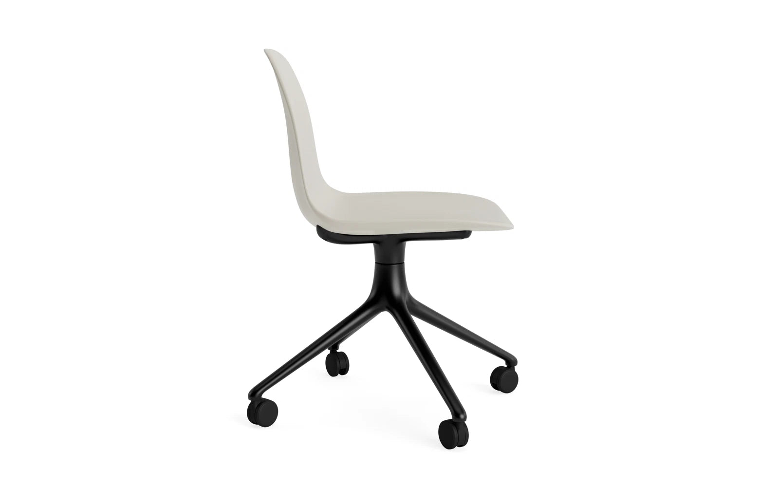 Form Drehstuhl 4W schwarzes Aluminium/Hellgrau in  präsentiert im Onlineshop von KAQTU Design AG. Drehstuhl ist von Normann Copenhagen