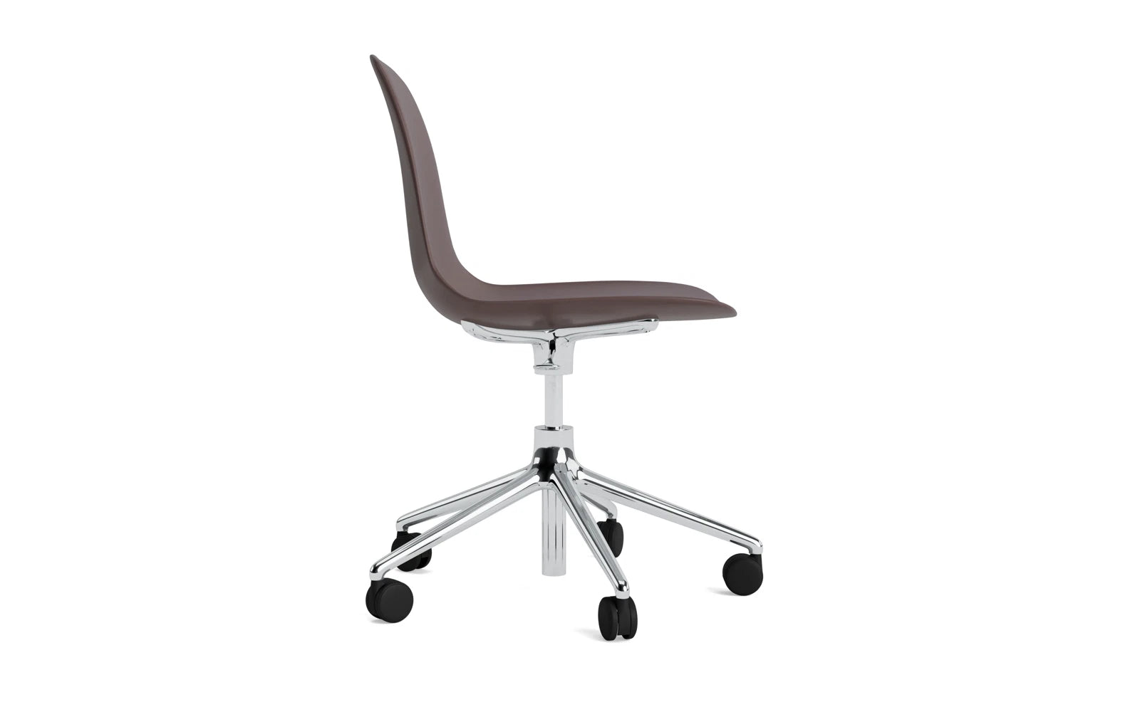 Form Drehstuhl mit Rollen Braun/Aluminium in  präsentiert im Onlineshop von KAQTU Design AG. Drehstuhl ist von Normann Copenhagen