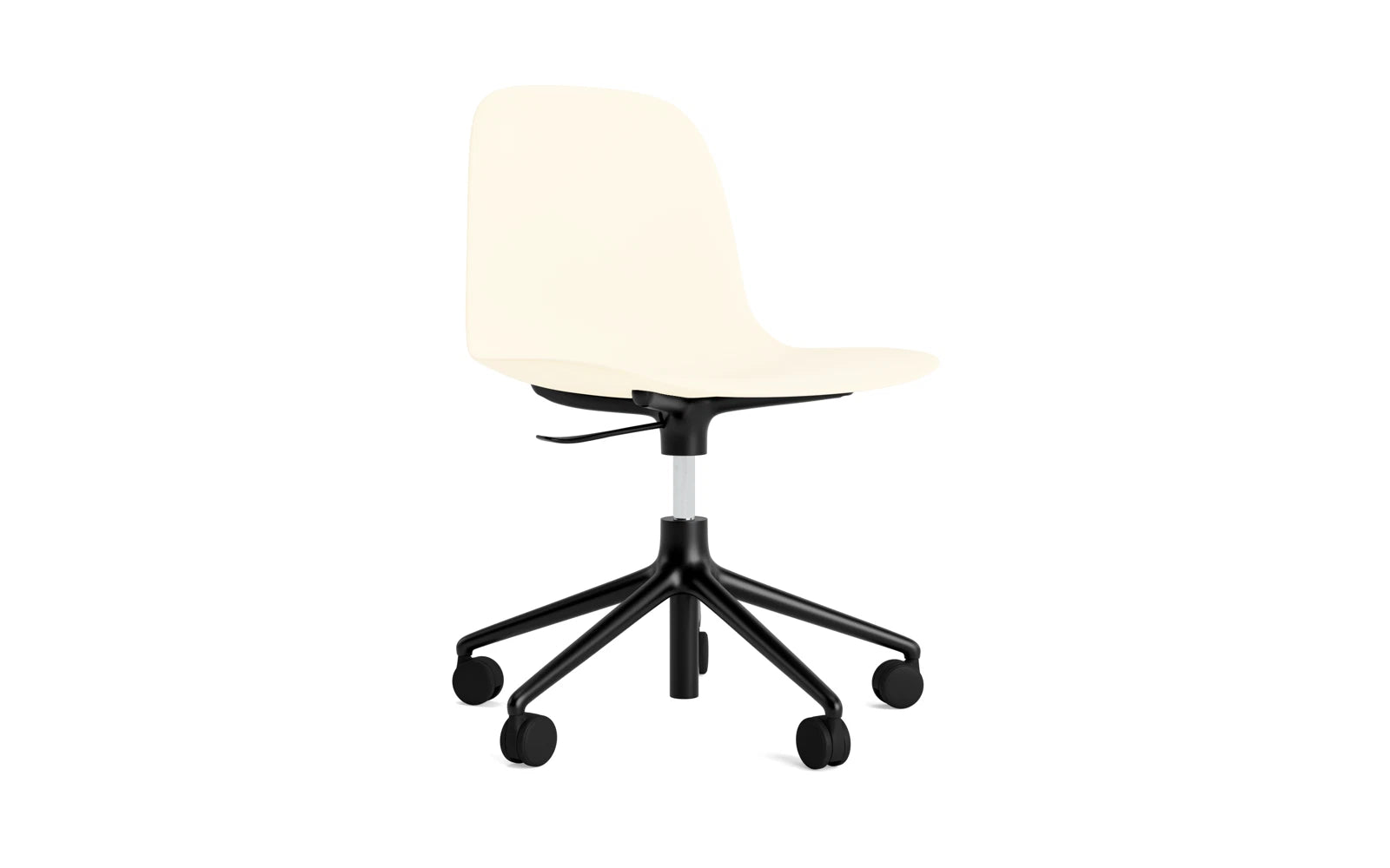 Form Drehstuhl mit Rollen Creme/schwarzes Aluminium in  präsentiert im Onlineshop von KAQTU Design AG. Drehstuhl ist von Normann Copenhagen