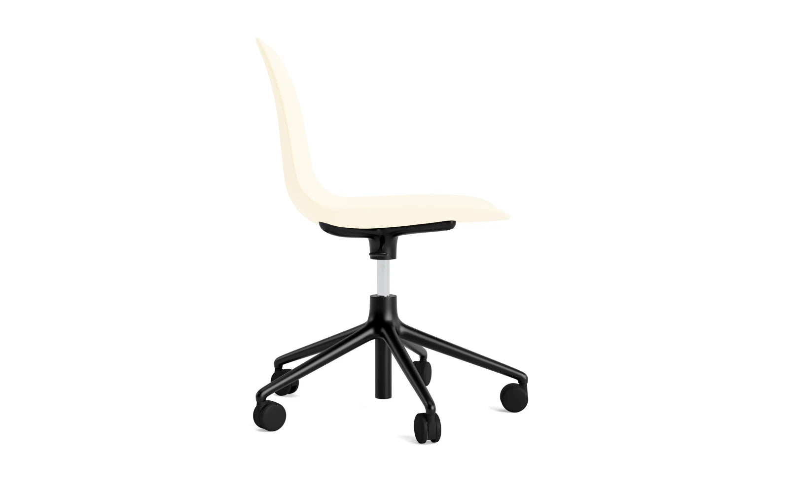 Form Drehstuhl mit Rollen Creme/schwarzes Aluminium in  präsentiert im Onlineshop von KAQTU Design AG. Drehstuhl ist von Normann Copenhagen