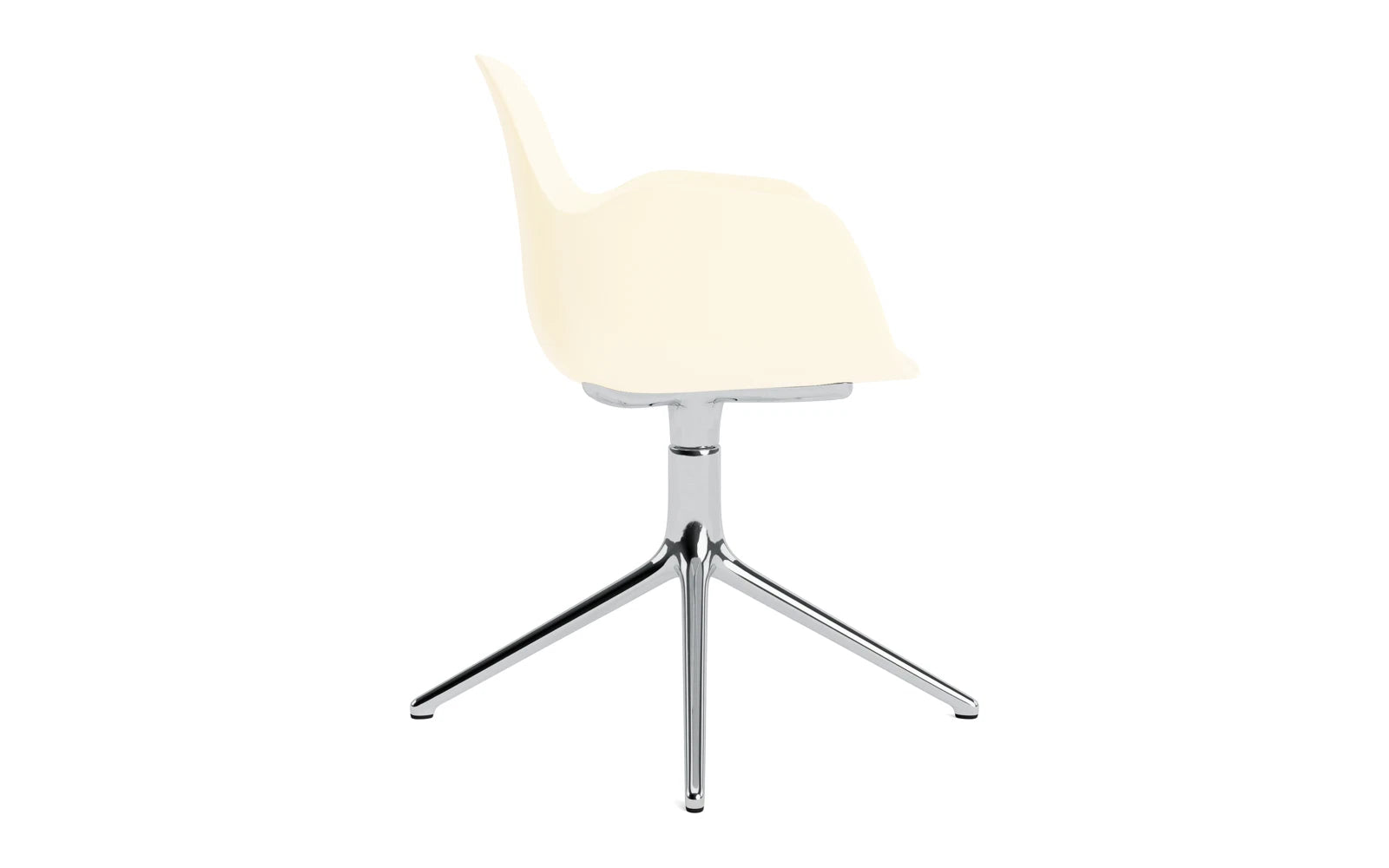 Form Drehsessel Creme/Aluminium in  präsentiert im Onlineshop von KAQTU Design AG. Sessel ist von Normann Copenhagen