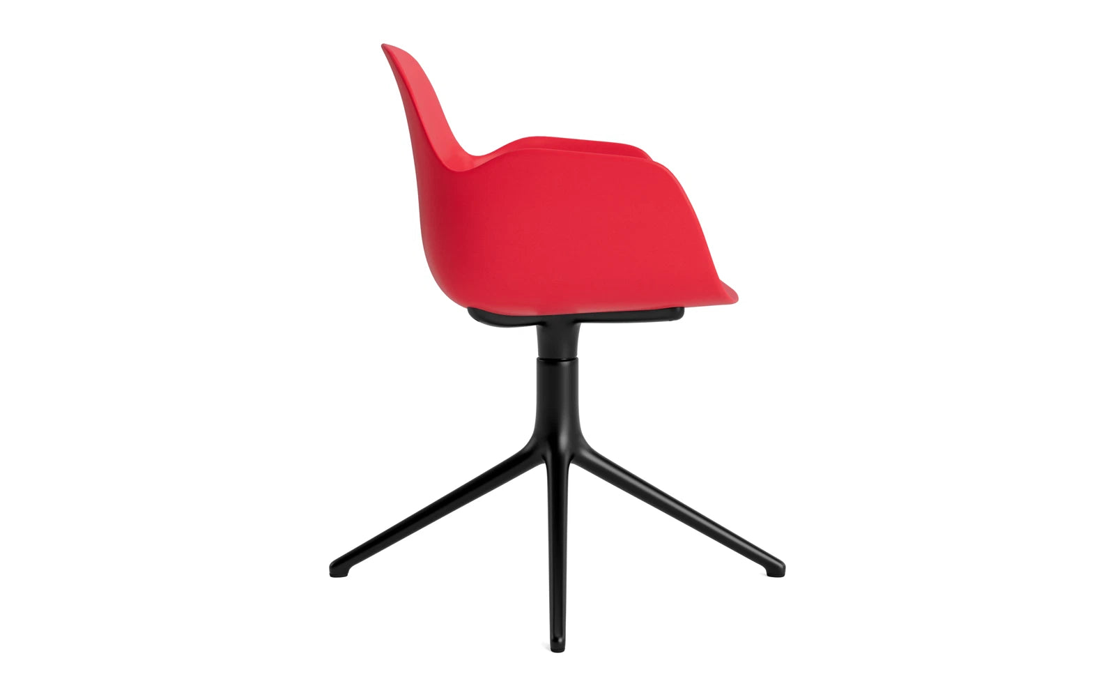 Form Drehsessel Leuchtendes Rot/schwarzes Aluminium in  präsentiert im Onlineshop von KAQTU Design AG. Sessel ist von Normann Copenhagen