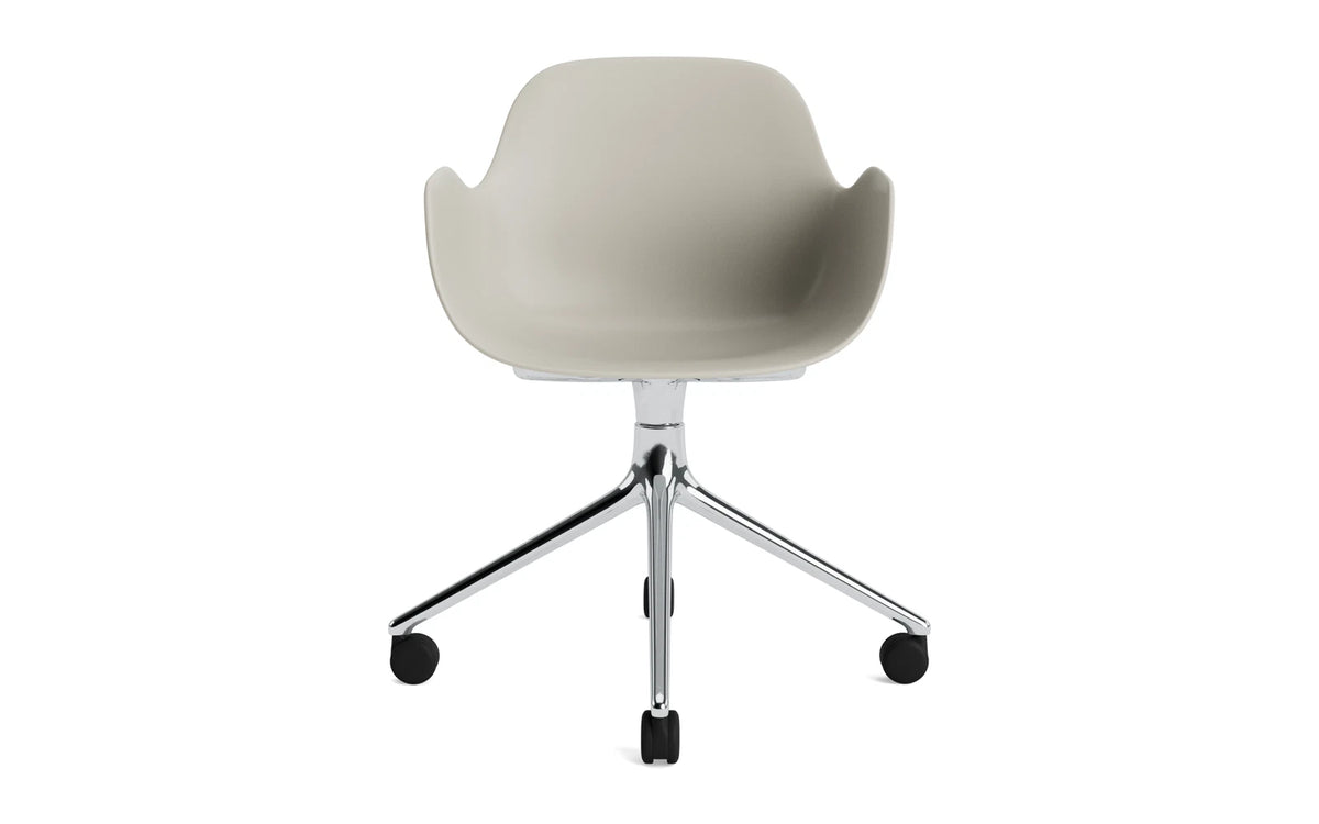 Form Drehstuhl 4W Aluminium/Hellgrau in Hellgrau präsentiert im Onlineshop von KAQTU Design AG. Bürostuhl ist von Normann Copenhagen