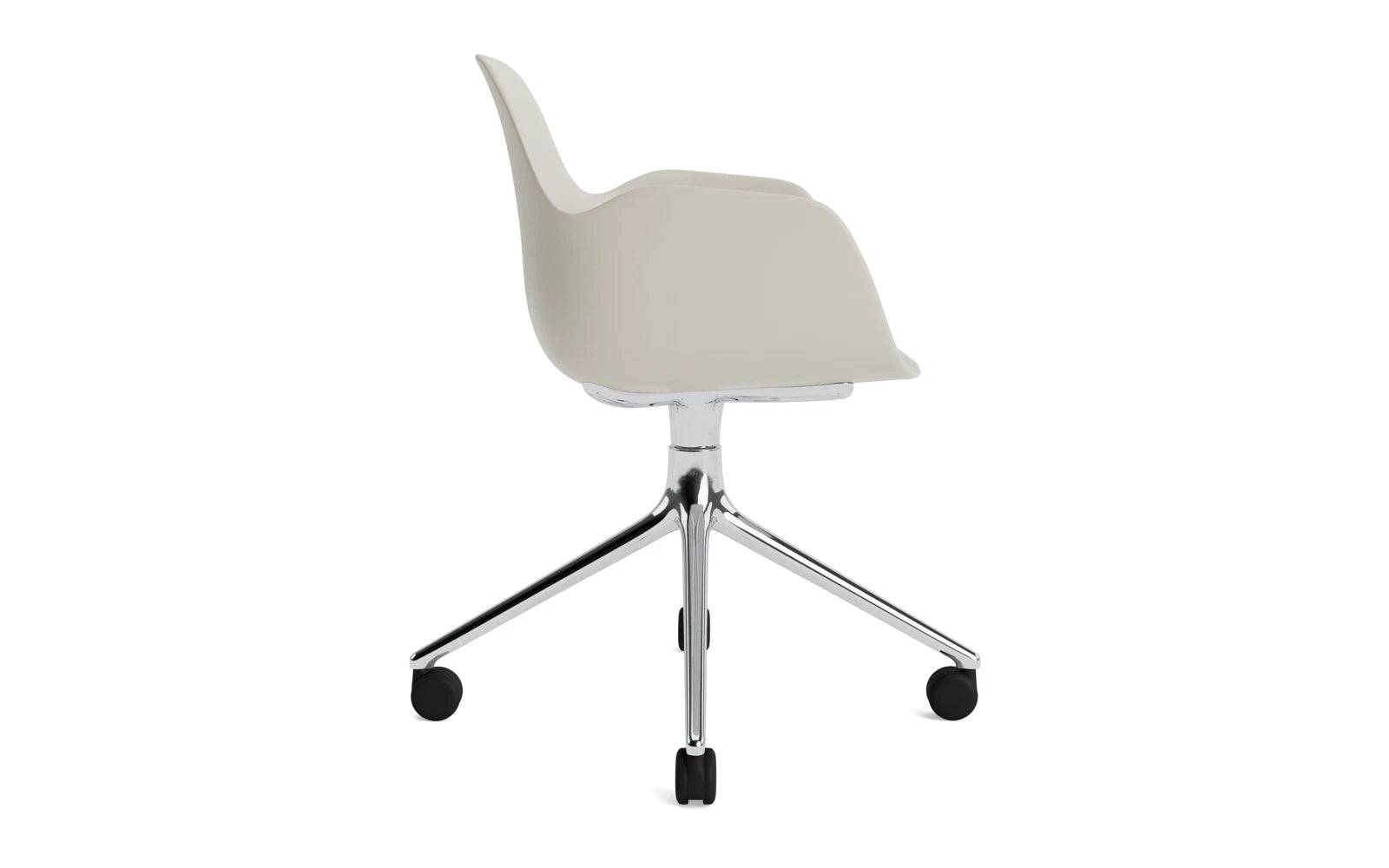 Form Drehsessel 4W Aluminium/Hellgrau in  präsentiert im Onlineshop von KAQTU Design AG. Sessel ist von Normann Copenhagen