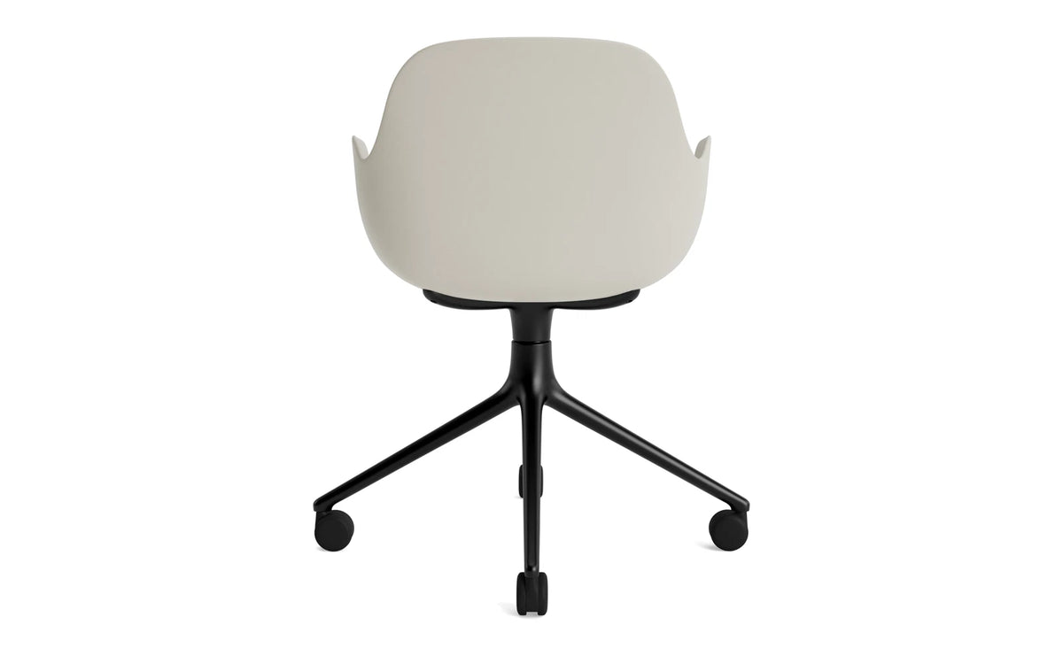 Form Drehstuhl 4W schwarzes Aluminium/Hellgrau in Hellgrau präsentiert im Onlineshop von KAQTU Design AG. Bürostuhl ist von Normann Copenhagen