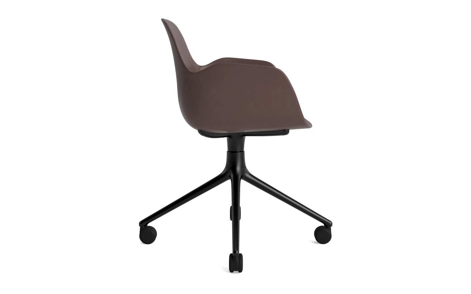 Form Drehsessel 4W schwarzes Aluminium/Braun in  präsentiert im Onlineshop von KAQTU Design AG. Sessel ist von Normann Copenhagen