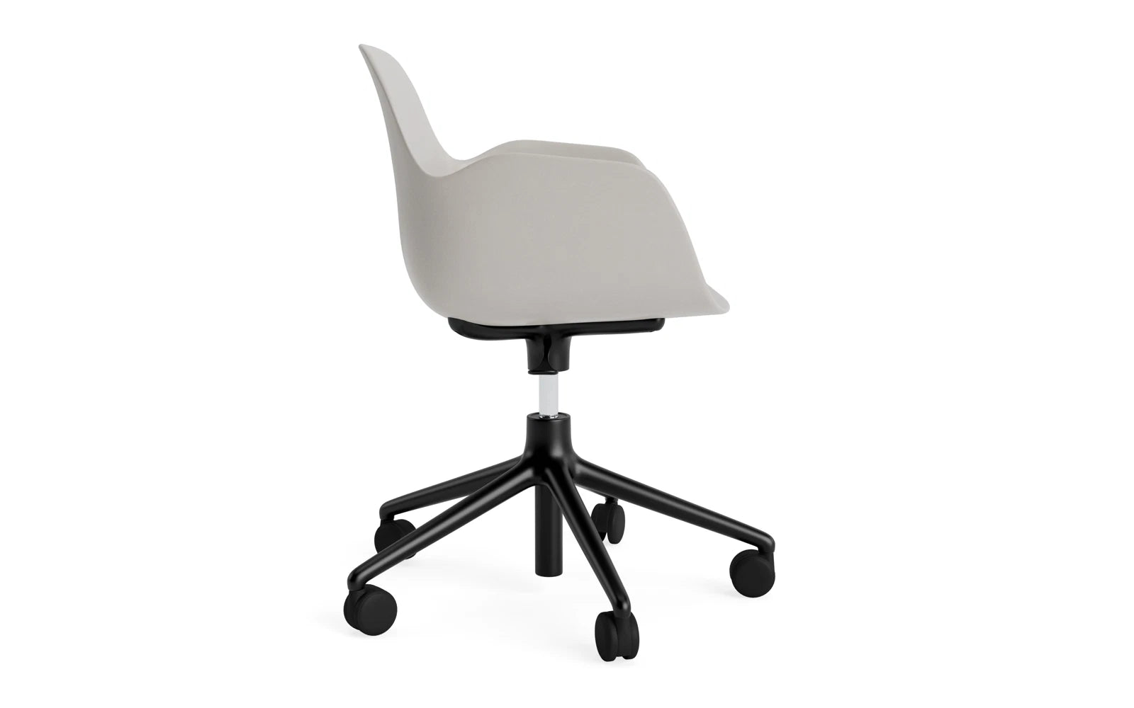 Form Drehsessel mit Rollen Warmes grau/schwarzes Aluminium in  präsentiert im Onlineshop von KAQTU Design AG. Sessel ist von Normann Copenhagen