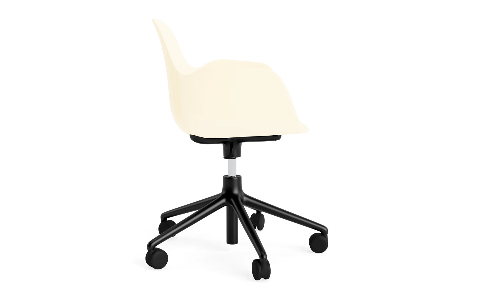 Form Drehsessel mit Rollen Creme/schwarzes Aluminium in  präsentiert im Onlineshop von KAQTU Design AG. Sessel ist von Normann Copenhagen