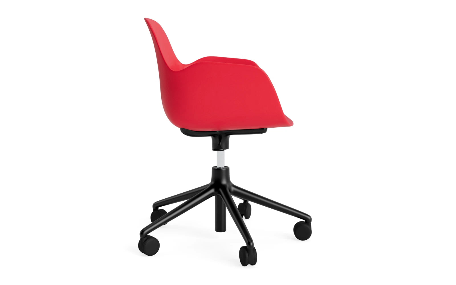 Form Drehsessel mit Rollen Leuchtendes rot/schwarzes Aluminium in  präsentiert im Onlineshop von KAQTU Design AG. Sessel ist von Normann Copenhagen