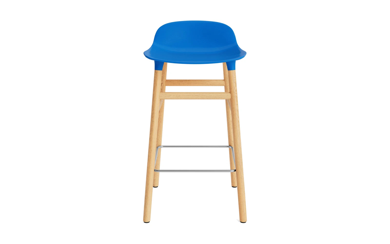 Form Barstuhl 65 cm leuchtendes blau/Eiche in  präsentiert im Onlineshop von KAQTU Design AG. Barstuhl ist von Normann Copenhagen