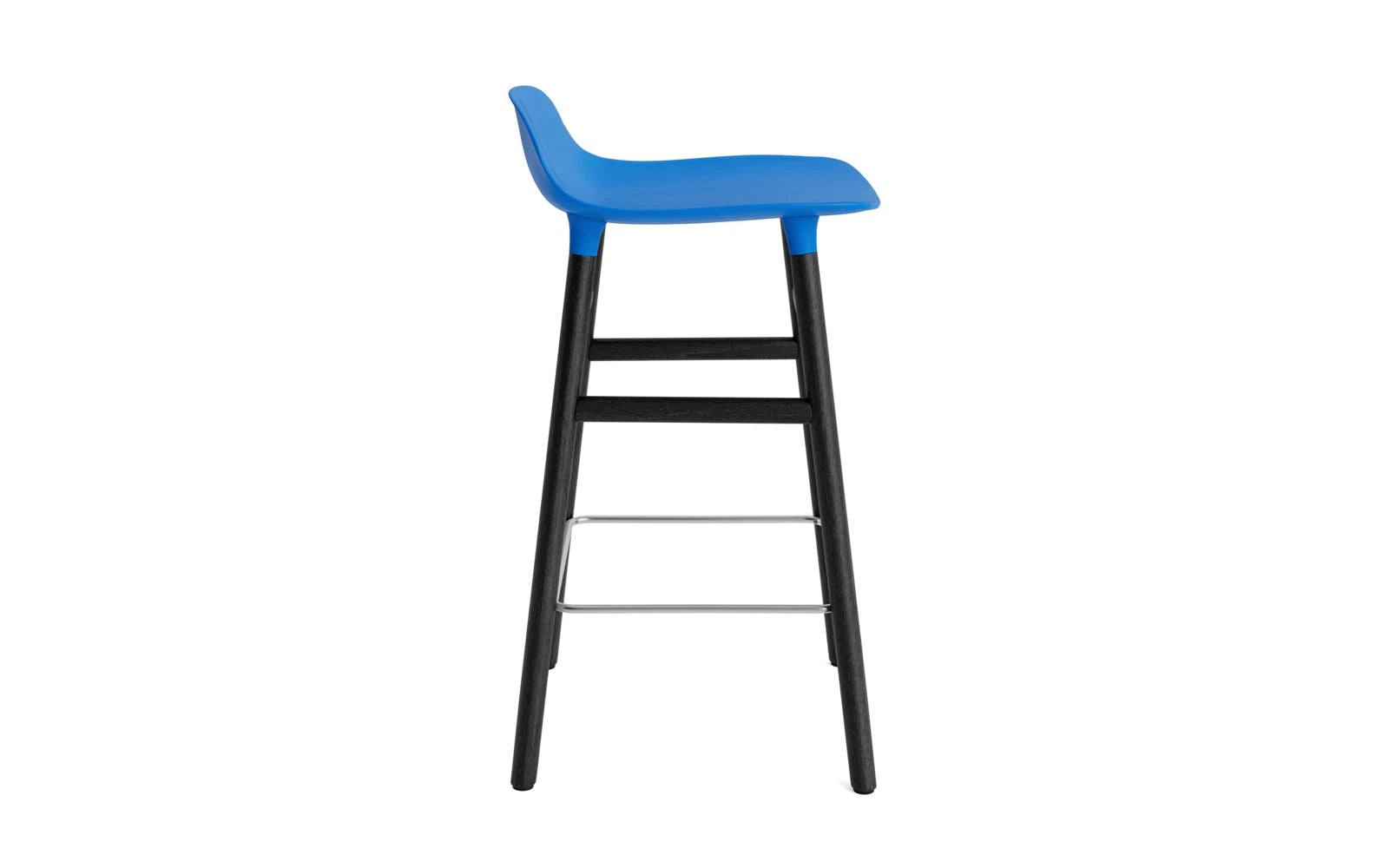 Form Barstuhl 65 cm Leuchtendes Blau /schwarz in  präsentiert im Onlineshop von KAQTU Design AG. Barstuhl ist von Normann Copenhagen