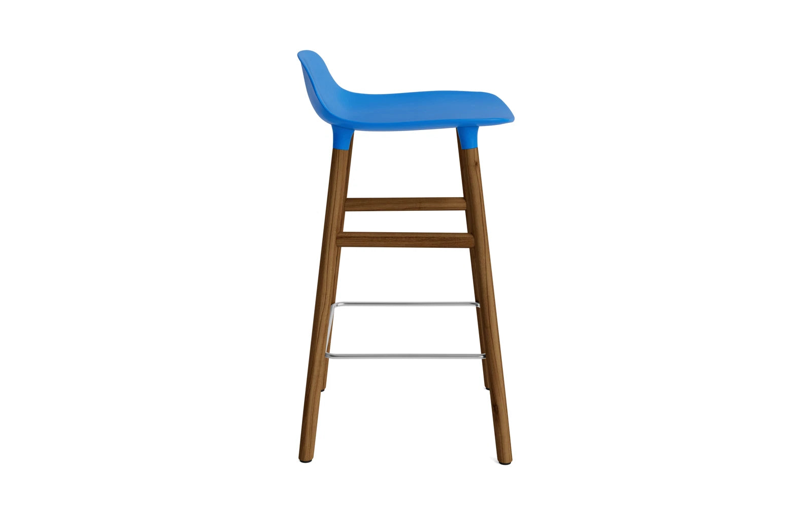 Form Barstuhl 65 cm Leuchtendes Blau/Walnuss in  präsentiert im Onlineshop von KAQTU Design AG. Barstuhl ist von Normann Copenhagen