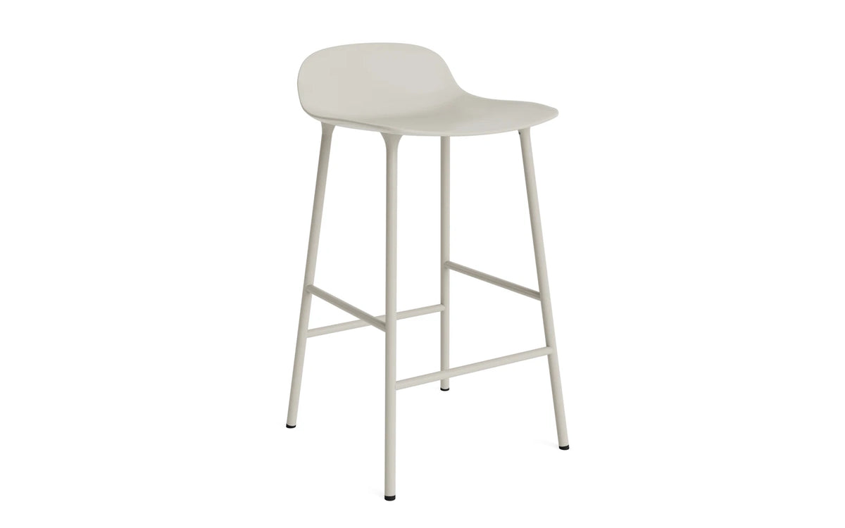 Form Barstuhl 65 cm hellgrau/Stahl in Hellgrau präsentiert im Onlineshop von KAQTU Design AG. Barstuhl ist von Normann Copenhagen